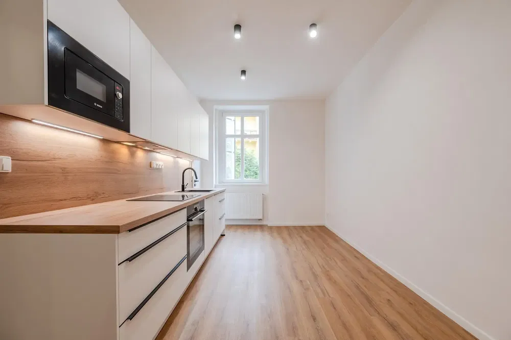 Küche; küchengeräte, tageslicht, moderner stil