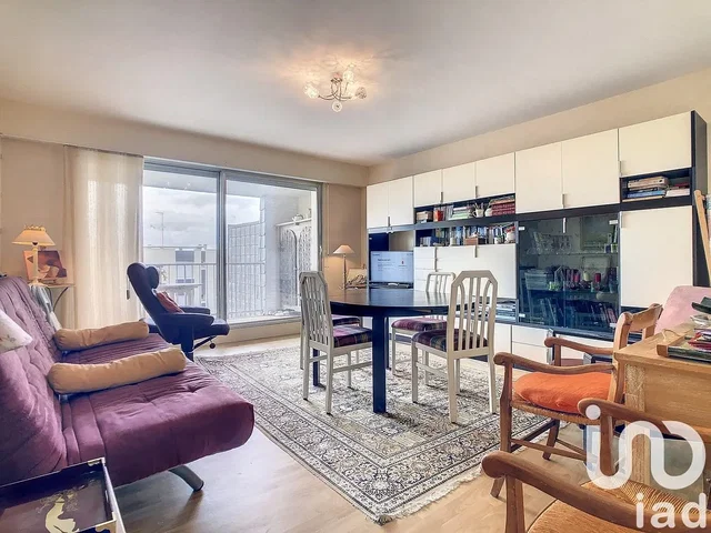 Σαλόνι; θέα, ξύλινο πάτωμα, φυσικό φως, μοντέρνο στυλ