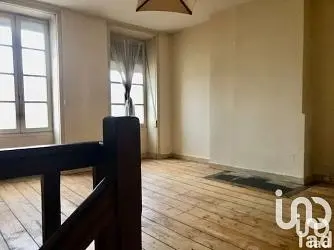 Остало; дрвени под, природно светло