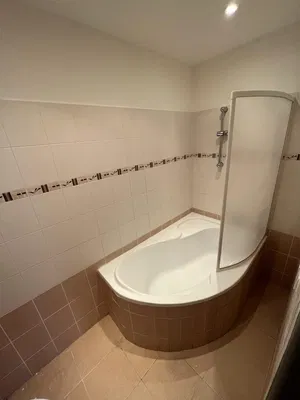 Badezimmer; fliesenboden