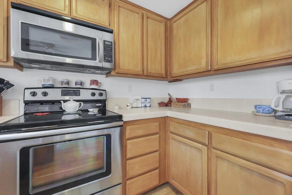 Mutfak; mutfak aletleri, fayans zemin