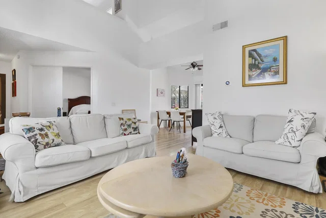 Oturma odası; doğal ışık, modern stil