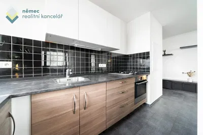 Cucina; elettrodomestici, pavimento in piastrelle, ristrutturato, luce naturale