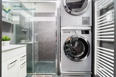 Salle de bain; carrelage, rénové, lumière naturelle, style moderne