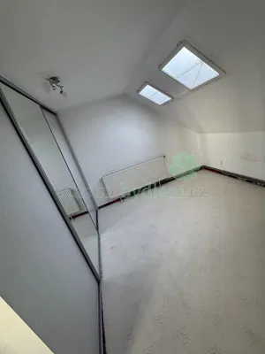 Slaapkamer; natuurlijk licht, renovatie nodig