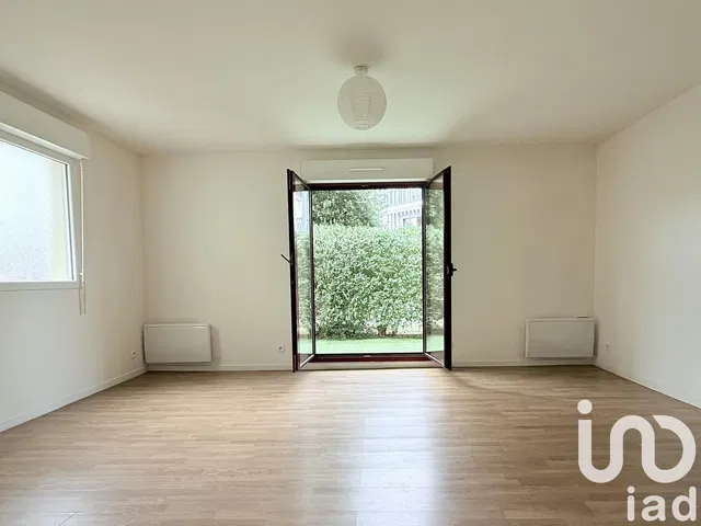 Wohnzimmer; blick, holzboden, tageslicht