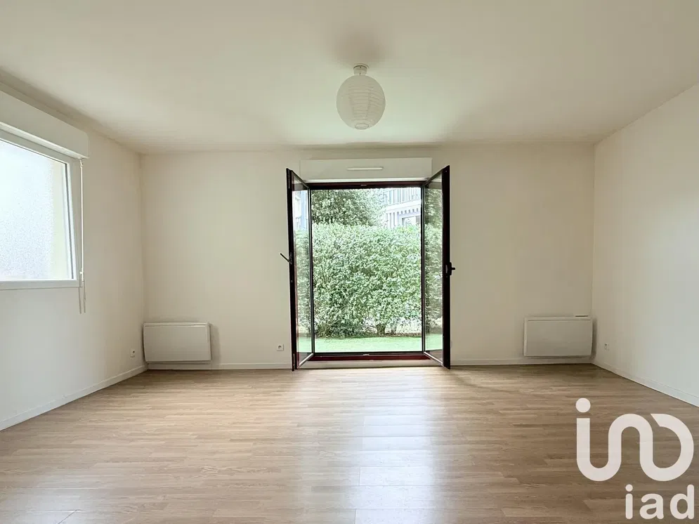 Wohnzimmer; blick, holzboden, tageslicht