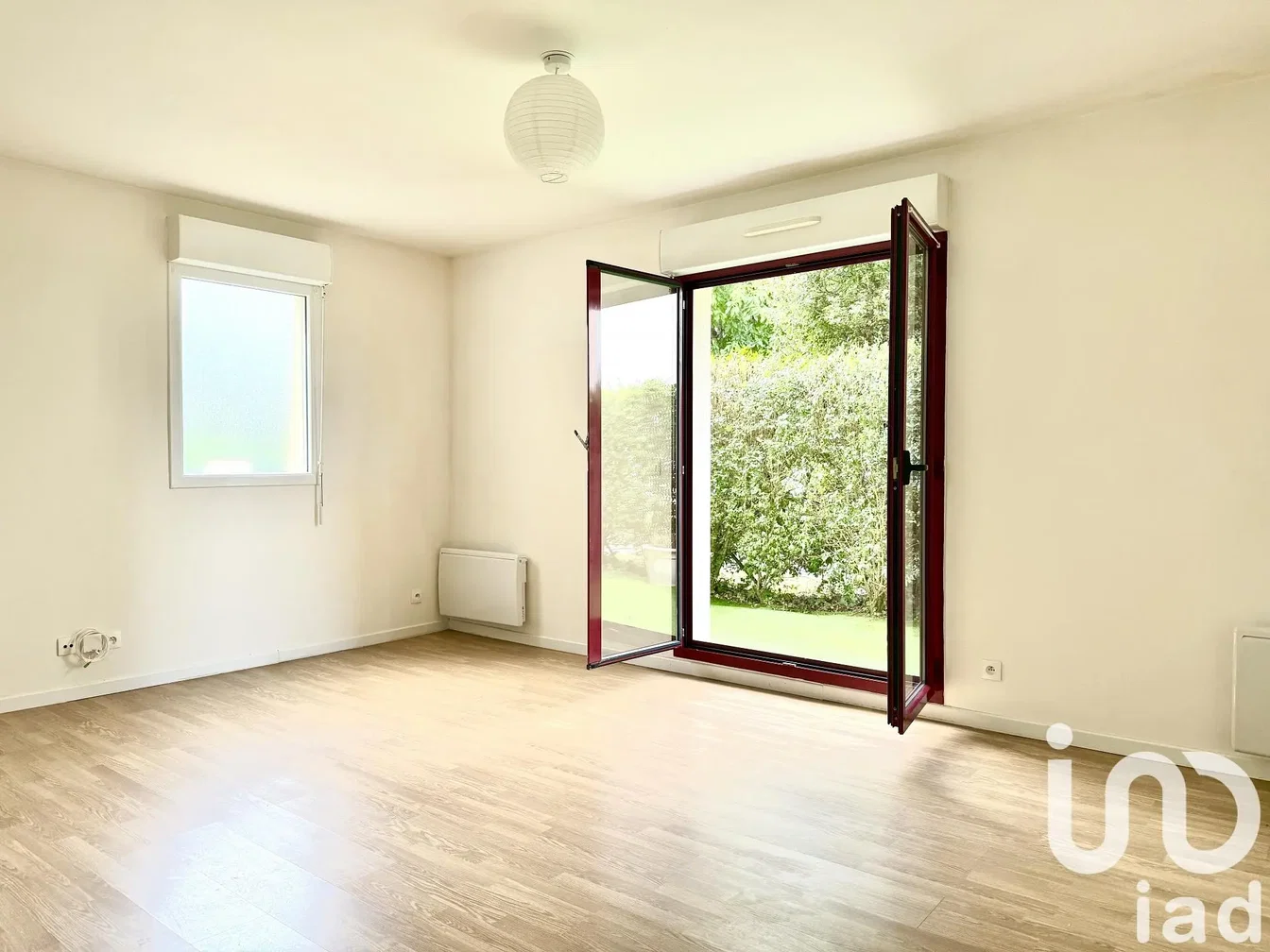 Wohnzimmer; blick, tageslicht, holzboden, renoviert