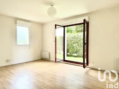 Wohnzimmer; blick, tageslicht, holzboden, renoviert