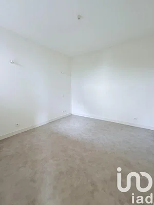 Schlafzimmer; tageslicht, renovierungsbedürftig