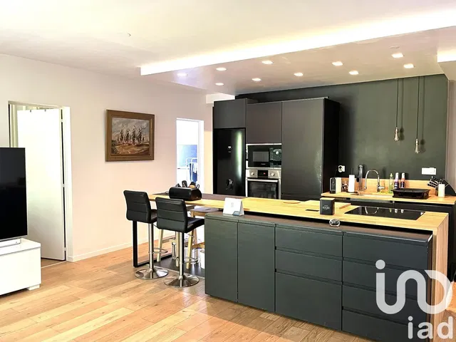 Küche; küchengeräte, holzboden, tageslicht, moderner stil