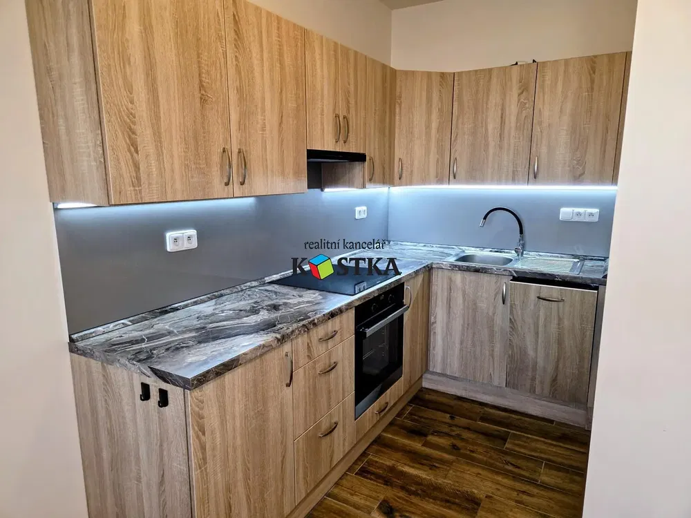 Cozinha; eletrodomésticos, renovado, luz natural
