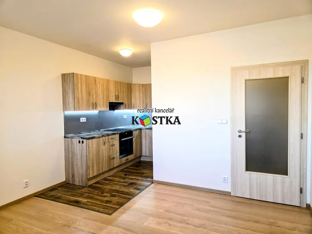 Cozinha; eletrodomésticos, renovado, luz natural, estilo moderno, chão de azulejo, chão de madeira