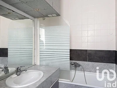 Kupaonica; pločice, renoviran, prirodno svjetlo, moderni stil