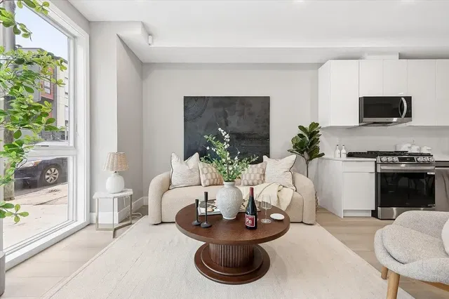 Soggiorno; vista, elettrodomestici, luce naturale, stile moderno, pavimento in piastrelle