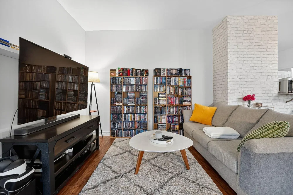 Oturma odası; doğal ışık, modern stil