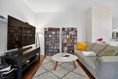 Oturma odası; doğal ışık, modern stil