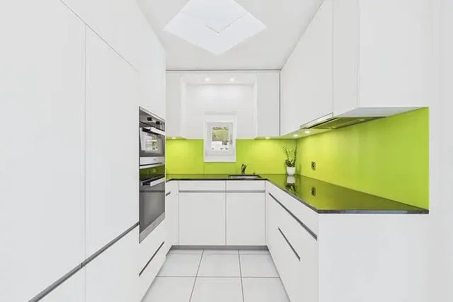 Cuisine; électroménager, lumière naturelle