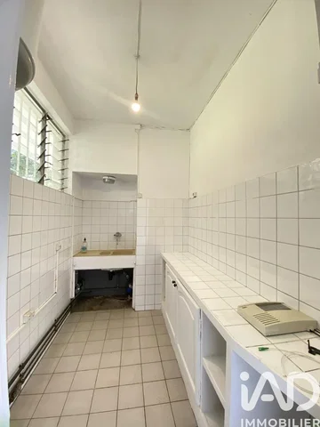 Cucina; pavimento in piastrelle