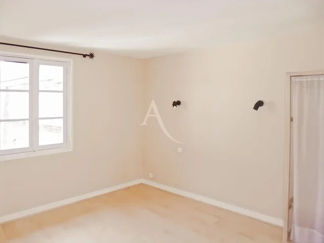 Bedroom; natural light, wood floor