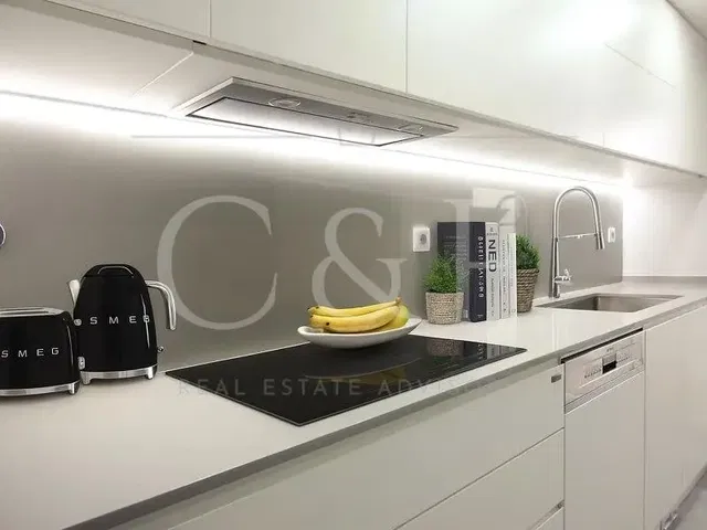 Cocina; electrodomésticos, luz natural, estilo moderno