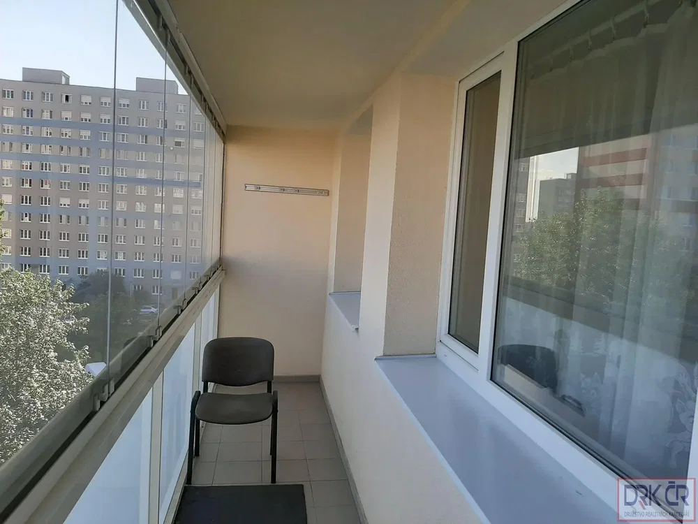 Varanda; vista, chão de azulejo