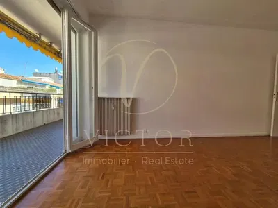 Dnevna soba; pogled, drveni pod, prirodno svjetlo