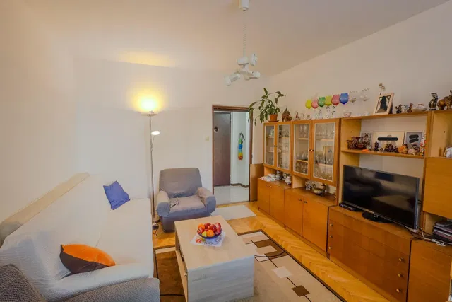 Woonkamer; natuurlijk licht, moderne stijl