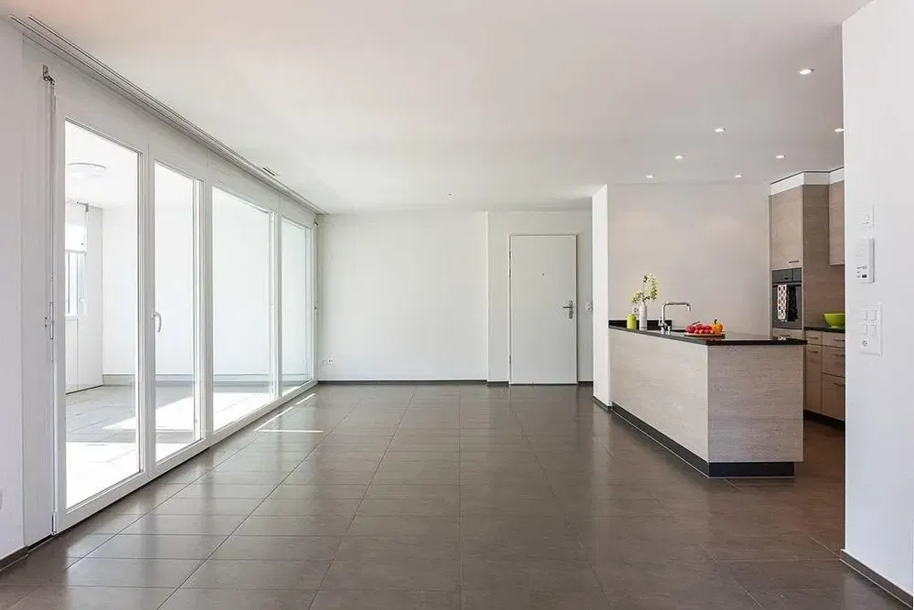 Küche; blick, fliesenboden, tageslicht, moderner stil