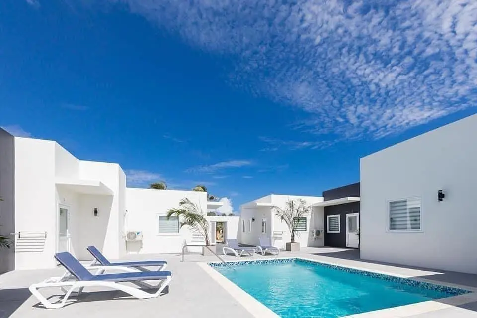 Dům a okolí; výhled, přirozené světlo