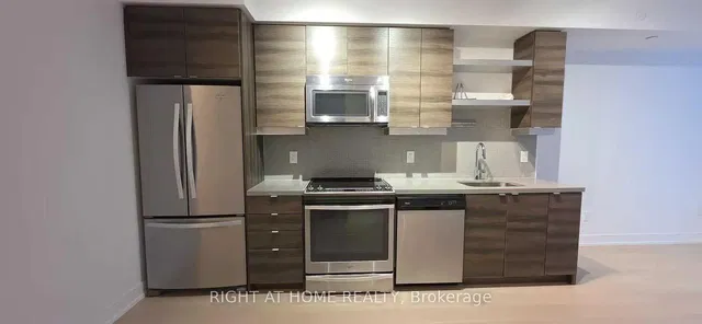 Cuisine; électroménager, rénové, lumière naturelle