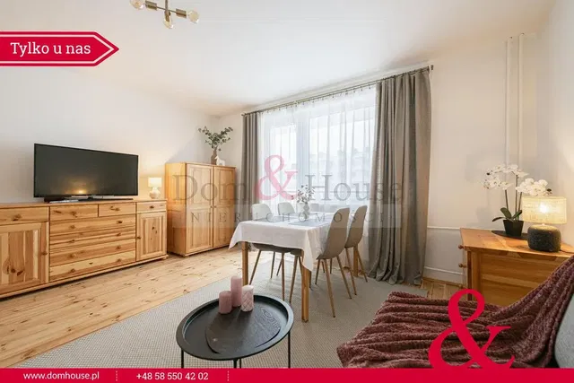 Wohnzimmer; moderner stil, holzboden, tageslicht