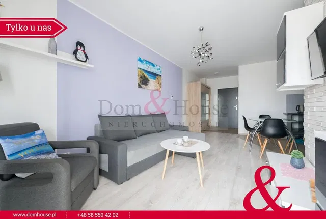 Дневна соба; модерни стил, дрвени под, природно светло