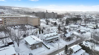 Кућа и околина; поглед