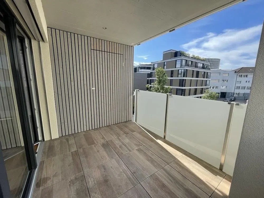 Balcone; vista, pavimento in piastrelle