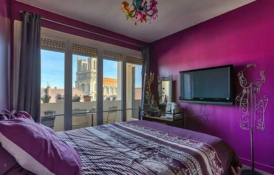 Yatak odası; manzara, doğal ışık, modern stil
