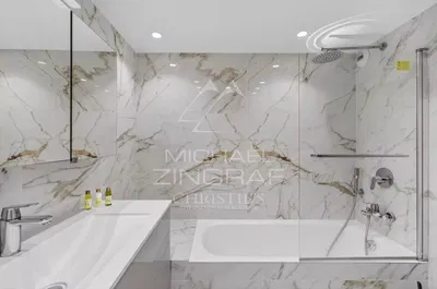 Kupaonica; pločice, renoviran, prirodna svjetlost, moderan stil