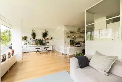 Дневна соба; поглед, дрвени под, природно светло, модерни стил