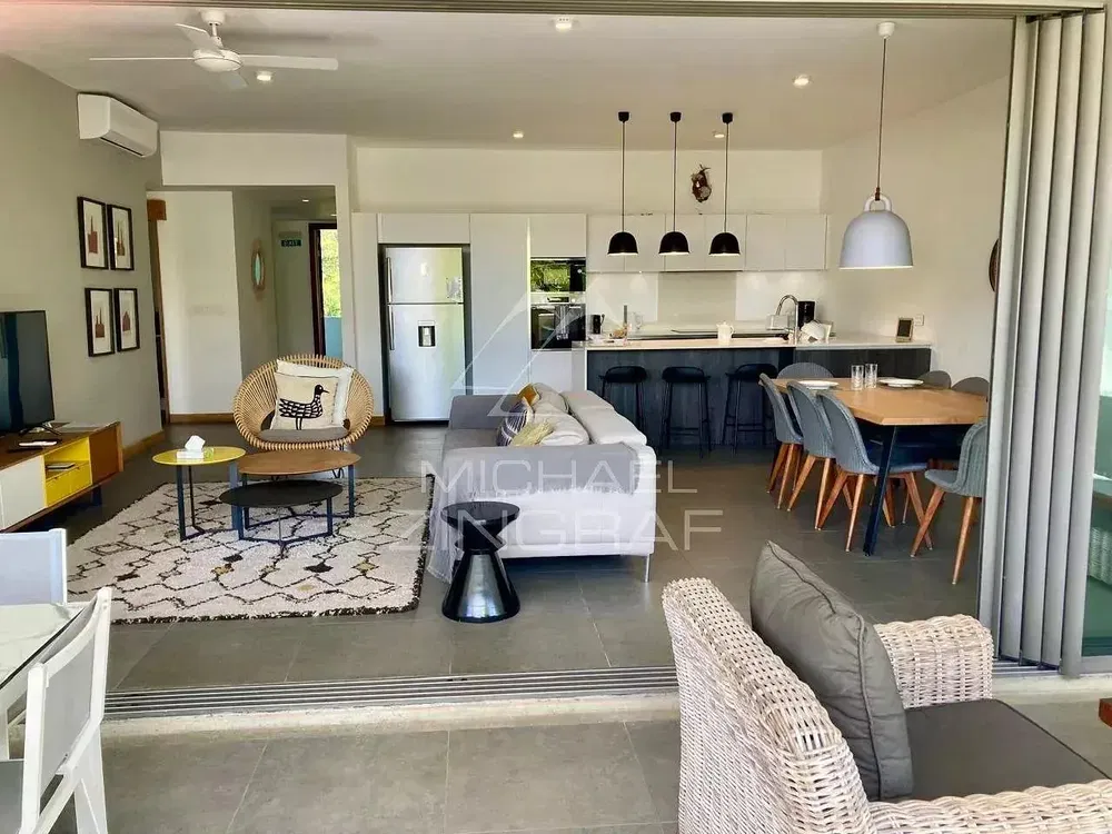 Oturma odası; manzara, mutfak aletleri, doğal ışık, modern stil