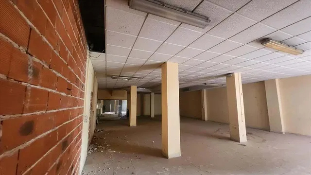 Altro; necessita ristrutturazione, pavimento in piastrelle