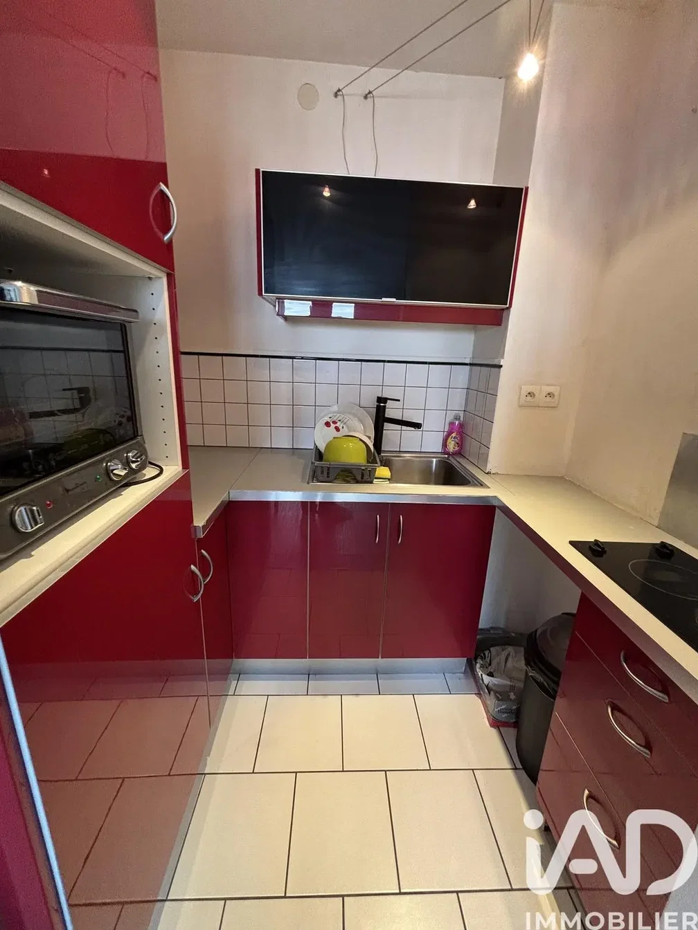 Kitchen; kitchen appliances, tile floor, renovated
