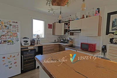 Κουζίνα; συσκευές κουζίνας, φυσικό φως, μοντέρνο στυλ