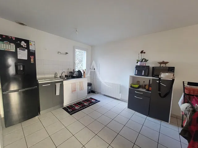 Kitchen; kitchen appliances, tile floor