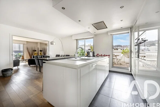 Keuken; keukenapparatuur, uitzicht, natuurlijk licht, moderne stijl