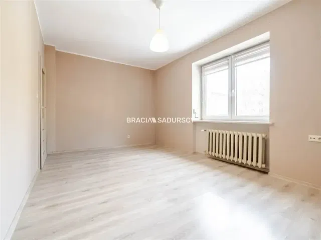 Slaapkamer; natuurlijk licht, houten vloer