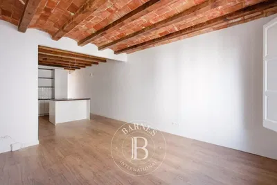 Oturma odası; ahşap kirişler, ahşap zemin