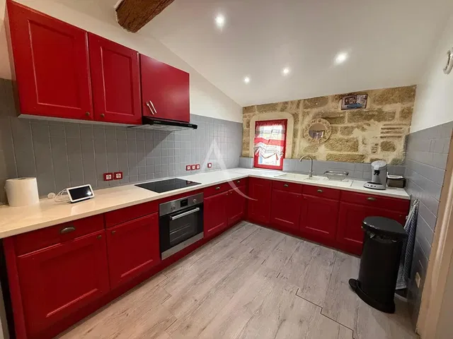 Kuchyňa; kuchynské spotrebiče, dlažba