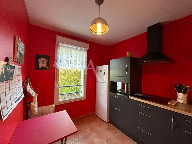 Küche; fliesenboden, blick, tageslicht, küchengeräte