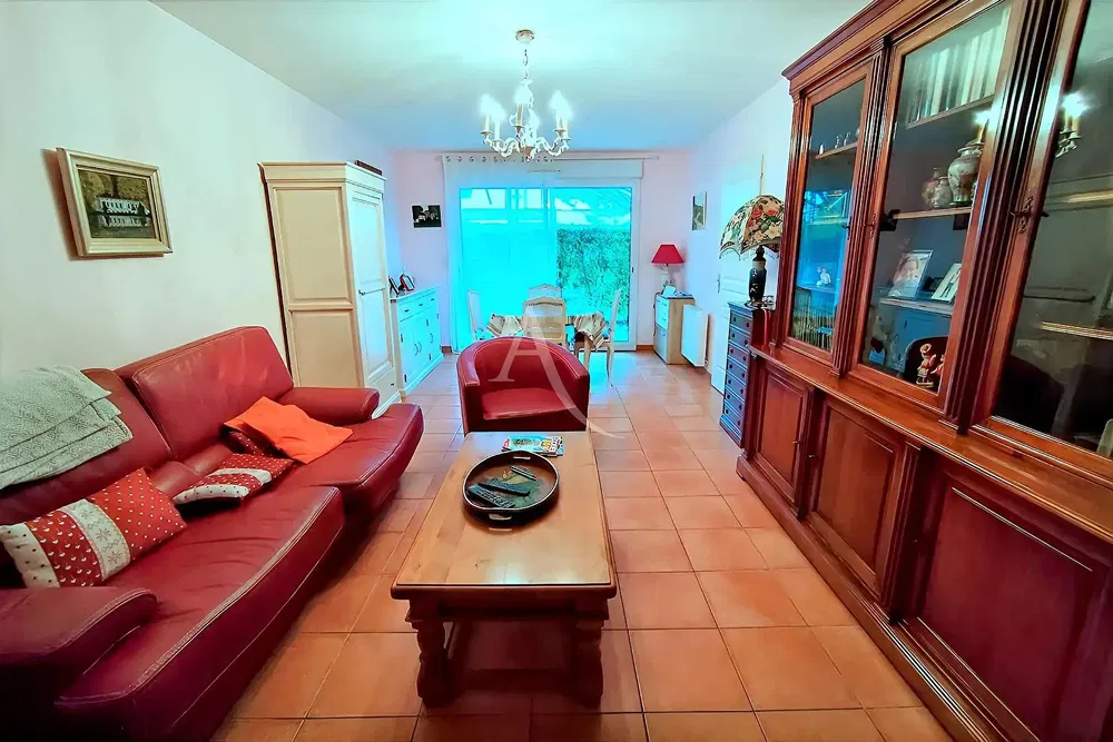 Дневна соба; плочице, природно светло