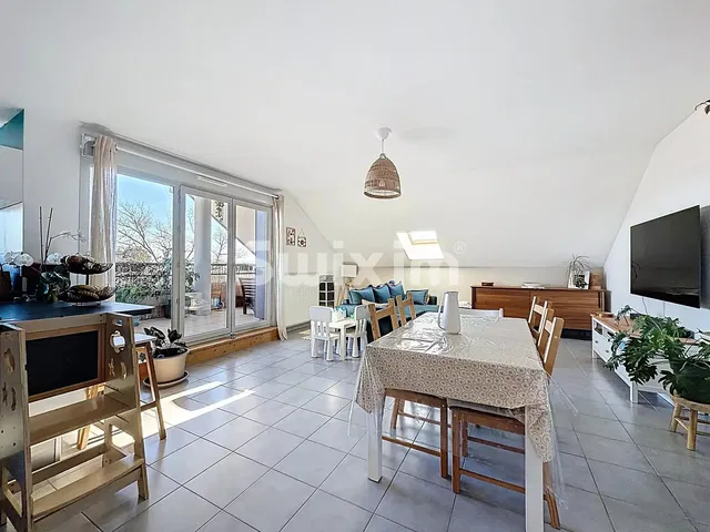 Wohnzimmer; fliesenboden, tageslicht, blick